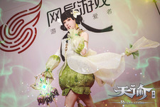 人気の由縁は愛らしさ？97万フォロワーの中国コスプレイヤーがオープンワールドRPG『Revelation Online』のキャラクターで壁ドン！？ 画像