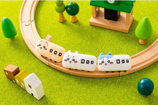 電車風の「ちいかわ」がかわいい！ぬいぐるみバッジセットとパリピ「うさぎ」のマスコットが4月15日まで予約受付中 画像