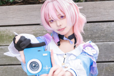 【コスプレ】可愛いは正義！カメラ片手に天真爛漫な笑みを振り撒く『崩スタ』三月なのかの美少女ぶりが本物すぎる...注目レイヤー・翠愛ルり【写真9枚】 画像