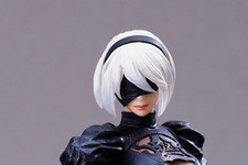 チラ見えする太もも…！『ニーア オートマタ』より「2B」のフィギュア再受注開始！背中の素肌や細かな装飾まで見どころ満載