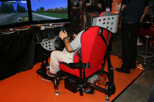 【TGS2007】音と振動でレースやフライトゲームを楽しむ体感チェア「D-BOX」 画像