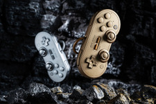 周辺機器メーカー8BitDoが、11周年記念の金銀カラーSFC風コントローラーを限定販売！ 画像