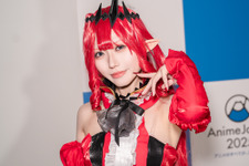【コスプレ】真っ赤なドレスに伸びる美脚が艶やか！振り向き姿にも華がある「バーヴァンシー」の美女レイヤー【写真8枚】