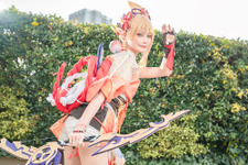 【コスプレ】人懐っこい笑顔と溌剌としたポージングが魅力的！『原神』宵宮の美女レイヤーが一足早く夏をお届け【写真8枚】