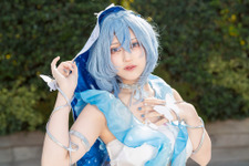 【コスプレ】透き通るような肌に憂いを秘めた表情。儚げな存在感を体現するポージングが美しい注目コスプレイヤー【写真8枚】