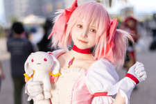 【コスプレ】フリルスカートをはためかせる「まどマギ」の鹿目まどか！微笑む姿が美少女すぎて見惚れてしまう【写真6枚】