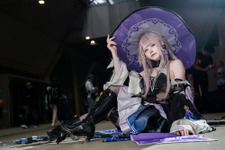 【コスプレ】優美なポージングが生み出す神秘のオーラ！『崩スタ』マダム・ヘルタを完璧に再現した美女レイヤー【写真8枚】