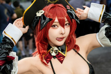 【コスプレ】大胆なアレンジの『NIKKE』メイドがスタイル抜群！舌ペロポーズも可愛すぎてお給仕できなくても許せる【写真10枚】