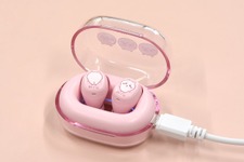 「ちいかわ」可愛いワイヤレスイヤホンも！新商品全4種が本日5月16日11時より発売ーミニサイズのうちわはピースデザイン