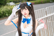 【コスプレ】ヘスティア様の“例の紐”の再現度にも注目！黒髪ツインテが似合うチャーミングな女神が地上に降臨【写真9枚】