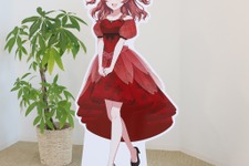 『学マス』等身大スタンディ12種が予約受付開始！豪華なパーティードレス姿で、特別な存在感を演出