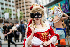 【コスプレ】大阪から歩いて来たマリー・アントワネットがクオリティ高すぎ！45歳の初心者レイヤーって嘘でしょ？【写真8枚】