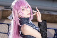 【コスプレ】スラリと伸びる手足と美しいポージングが作り出す圧巻の歌姫オーラ！立ち姿が絵になる巡音ルカが凄すぎる【写真10枚】