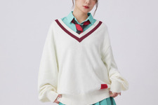 モデルさんの着こなす姿がかなりマチュ！「ガンダム ジークアクス」マチュの制服ニットやパイロットスーツがアパレルグッズ化