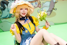 【コスプレ】元気いっぱいな表情が可愛い！『鳴潮』ヴェリーナがスラリとした美脚と太陽のような笑顔で魅せる【写真10枚】