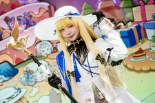 【コスプレ】『鳴潮』フィービーが愛らしい！王道の金髪美女がイベントでキュートな笑顔を振りまきまくる【写真8枚】