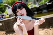 【コスプレ】赤いドレスと包丁を持った美女の狂気！「パーフェクトブルー」霧越未麻に恐ろしいほど見惚れてしまう【写真8枚】