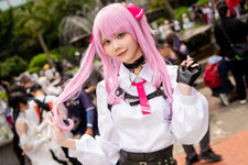 【コスプレ】『NIKKE』ユニのスラッとした美脚に目が釘付け！ピンクのツインテールも似合う美女レイヤー【写真10枚】