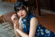 【コスプレ】黒髪美少女のチャイナドレスが似合いすぎ！曲線美が引き立つ、スリットから覗いた足が艶っぽい【写真7枚】