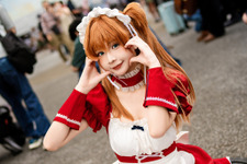 【コスプレ】マレーシア美女のツンデレ笑顔がキュート！スタイル抜群の絶対領域が映える「エヴァ」アスカのメイド姿【写真8枚】