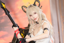 【コスプレ】巨大すぎる剣を携えたクールな微笑みがかっこいい！『鳴潮』ザンニーの公式レイヤーのポージングが本物すぎる【写真9枚】