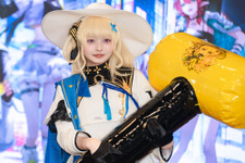 【コスプレ】『鳴潮』フィービーに救済されたい人が長蛇の列を作る！巨大ハンマーぴこぴこ姿が可愛すぎる人気レイヤー・すずら【写真11枚】
