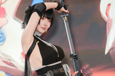 【コスプレ】『鳴潮』漂泊者の脇チラにドキドキ！公式レイヤーが360度隙の無いポージングを披露【写真9枚】