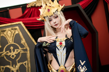 【コスプレ】『シルバー・アンド・ブラッド』のイベントに人気レイヤー・シスルが登場！圧倒的な美スタイルと妖艶な表情で魅せる【写真12枚】