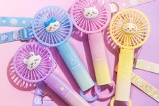 「ちいかわ」夏のレジャーにピッタリな新商品が本日7月4日11時より発売！虹色に光るハンディファン、フローティング防水ケースなど便利なアイテム