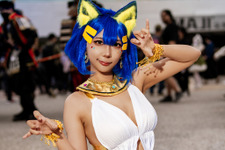【コスプレ】『どうぶつの森』擬人化ナイルが可愛い！白いドレスに褐色肌が映える美スタイルでセクシーさもプラス【写真9枚】