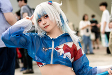 【コスプレ】爽やかな「ホロライブ」サメちゃんがキュート！大胆なへそ出し衣装も着こなす台湾美女レイヤー【写真8枚】