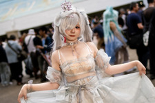 【コスプレ】半透明なドレスがセクシーすぎる！台湾美女の『NIKKE』シンデレラが神秘的なオーラ全開で美しい【写真8枚】