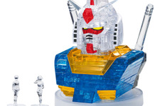 ガンダムやシャア専用ザクII、ハロたちの“立体パズル”が美しい…キラキラ輝く「クリスタルパズル」に登場