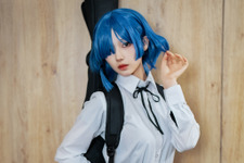 【コスプレ】「池袋コスプレPR」大使による「ぼっち・ざ・ろっく!」山田リョウ！“コスプレ界の超新星”が魅せるストッキングの美脚が必見【写真10枚】