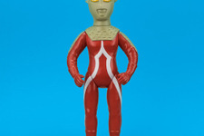 懐かしさ漂う昭和レトロカラー！「ウルトラセブン」人気キャラクターのフィギュア全5種ラインナップーメトロン星人は“ちゃぶ台”が付属