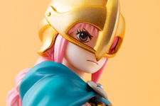 兜やマントを外すとより美しい…！「ワンピース」ドレスローザ編より、大胆な鎧を纏った「剣闘士 レベッカ」フィギュアが復刻