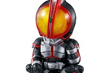 哀愁あふれる待ち姿が愛くるしい…「まちぼうけ 仮面ライダーの場合」が再販―ファイズ、カブトなど全4種を立体化