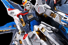 RGガンプラ「ストフリ」「デスティニー」のチタニウムフィニッシュ仕様が再販！ディスプレイを一層華やかにする「光の翼」も同時予約