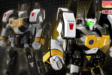 幻のアーマードが特別仕様カラーリングに！「マクロス」より「DX超合金 VF-1S アーマードバルキリー（ロイ・フォッカースペシャル）」が商品化