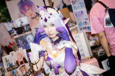 【コスプレ】華のある美貌にチャーミングな笑顔が最高！『崩スタ』キャストリスの美人レイヤーは衣装もハイクオリティー【写真8枚】
