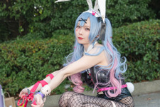 【コスプレ】ミクさんバニーが「ワンフェス」に出現！スレンダースタイルに網タイツの挑発ポーズがどハマりな美女レイヤー【写真9枚】