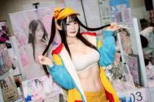 【コスプレ】美しすぎるマクドナルド店員コスを香港で発見！スポーツブラからニーハイまで計算され尽くしたファッションを見よ【写真7枚】