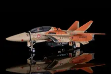 「超時空要塞マクロス」第1話にて主人公・一条輝が乗り込んだ複座型のバルキリー「VF-1D」がプラモ化！コックピットにリン・ミンメイを乗せることも可能
