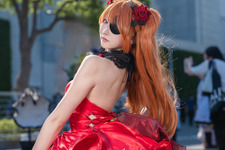 【コスプレ】背中で魅せる『NIKKE』コラボのアスカ、学マスやホロライブの夏衣装も必見！「コミケ106」美女レイヤー13選【写真61枚】