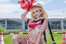【コスプレ】美くびれ×ヘソ出しチア衣装で健康美が弾ける！応援で元気マシマシな『NIKKE』のクレイが可愛すぎた【写真10枚】