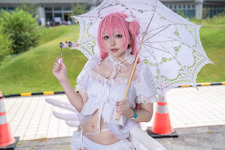 【コスプレ】『NIKKE』ドロシーが日傘片手に爽やか夏衣装で登場！キュートな笑顔と魅惑的なポージングでハートを鷲掴み【写真8枚】