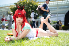 【コスプレ】『NIKKE』レッドフードの夏衣装が美しい！むっちり太ももが迫力満点の二次元ボディは再現度が高すぎる【写真8枚】