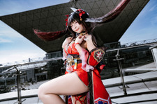 【コスプレ】『崩スタ』花火が妖艶な美脚で舞い踊る！迫力のあるポージングで魅せる太ももの脚線美が素晴らしすぎた【写真6枚】