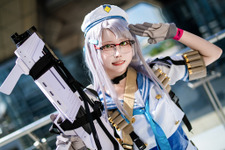 【コスプレ】『NIKKE』ネオンがフレッシュさ全開！公式ブースに立ちたい美少女の夢は叶うのか【コミケ106】