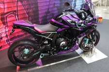 ジュリのドSボイスを聞きたい『スト6』プレイヤーは特にオススメ！スズキのコラボバイク「GSX-8R Tuned by JURI」に乗ってみた 画像